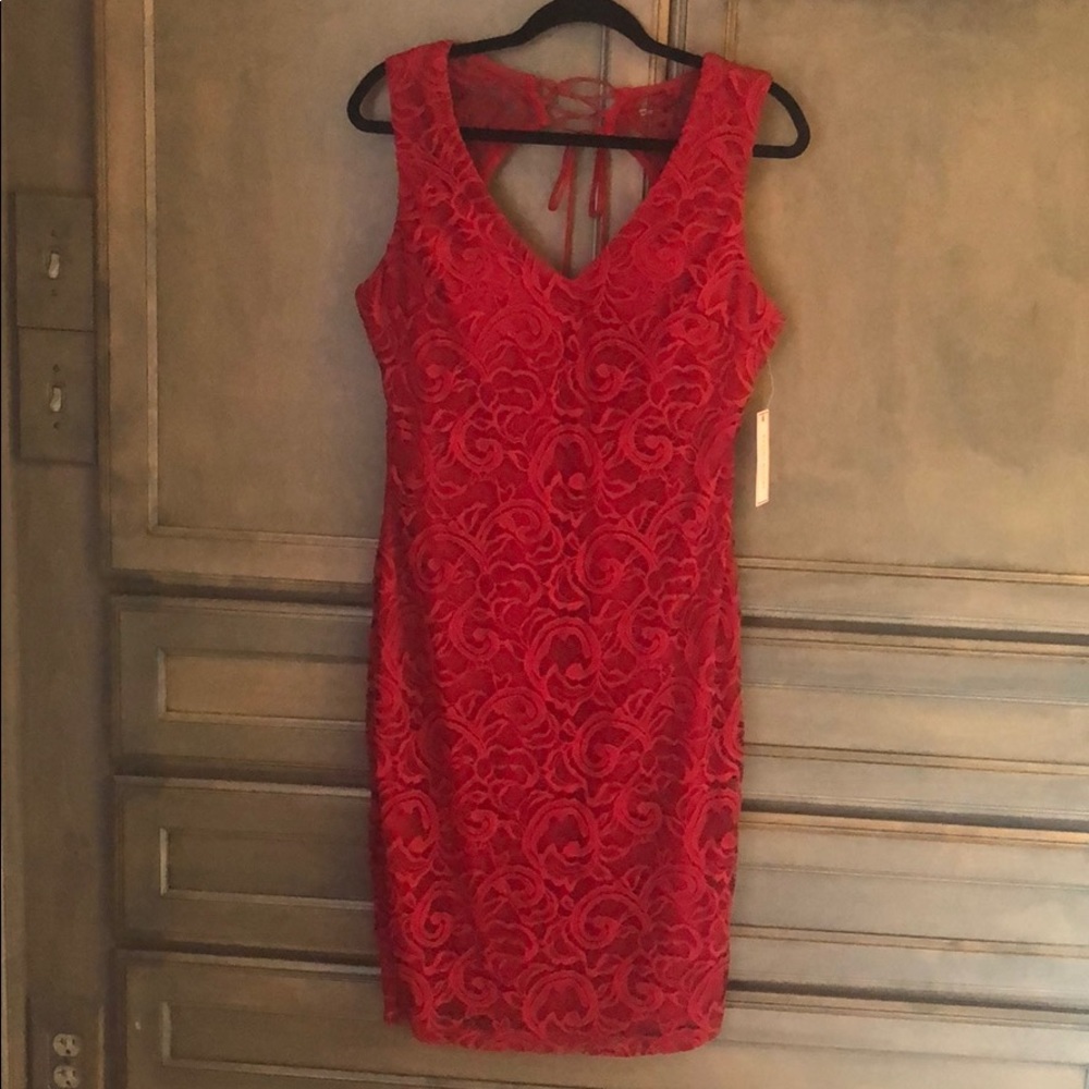 Sleeveless red lace dress